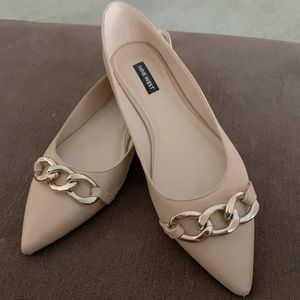 Nine West leather flats! EUC. Size 9 1/2.